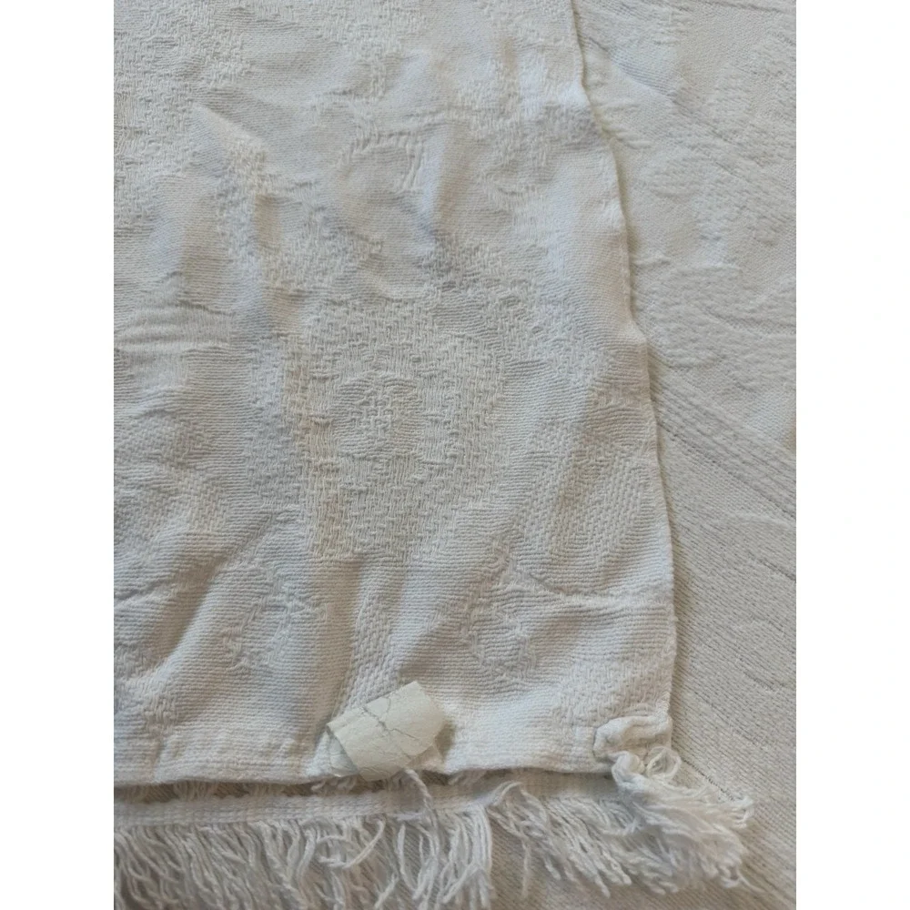 Vintage White Matelassé Bedspread 100% Cotton Jacquard Fringed Queen Coverlet